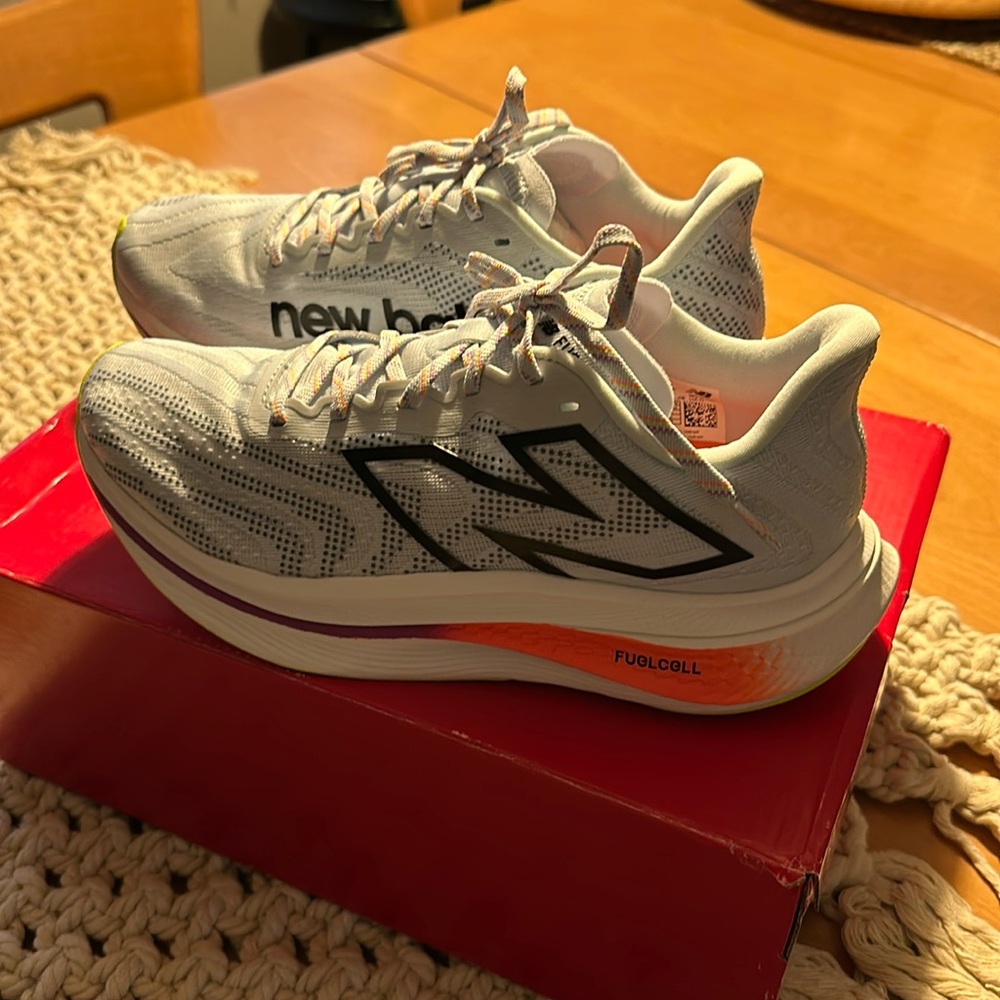 New Balance FuelCell SuperComp Trainer v2! Size 9.5. Light blue. NIB